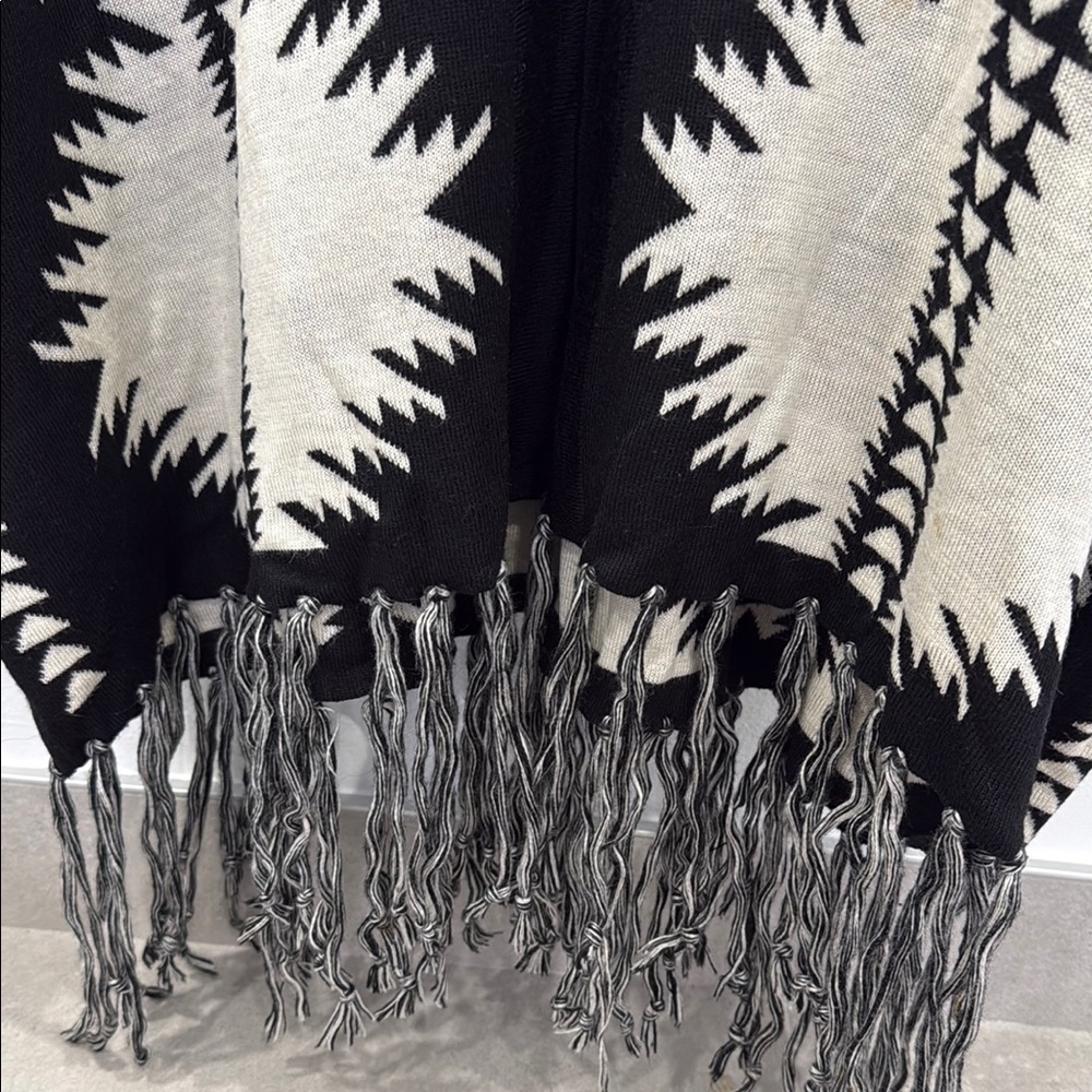Vintage Havana Printed Aztec Hooded Poncho Pullover Sweater - Picture 4 of 7